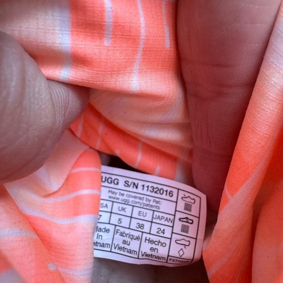 UGG Maxi Mini Slip on Puff Sweetheart Boots in coral | size 7 | NWOT - Picture 6 of 7